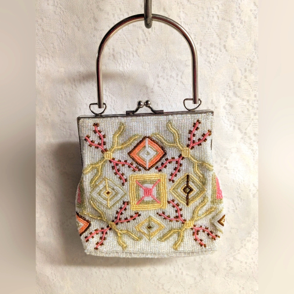 Vintage Beaded Evening Bag – White with Geometric Beadwork, Silver Frame